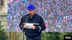 Rudar iz Aleksinca Nebojša Stanojević govori na sedmim protestu "Srbija protiv nasilja" '(Foto: VOA/ Jovana Đurović)