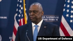 2023年12月2日，美國國防部長勞埃德‧奧斯汀在美國加州西米穀羅納德‧雷根總統圖書館舉行的2023年國防論壇發表主題演講。(美國國防部提供照片）