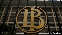 Kebijakan BI yang menaikkan suku bunga acuan atau BI Rate ke level 6,25 persen dianggap tidak cukup ideal bagi kalangan pengusaha di tengah situasi dan kondisi yang penuh dengan distorsi atau gangguan serta ketidakpastian. 