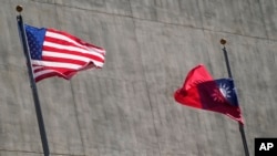 FILE - A U.S. and a Taiwanese flag flutter outside a hotel as Taiwan's president was staying in Los Angeles, California, April 4, 2023. Taiwan will be among the participants of the Asia-Pacific Economic Cooperation forum in San Francisco this week.
