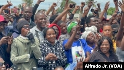Militantes aderem à manifestação da Renamo pela "reposição da verdade eleitoral autárquica" em Maputo.