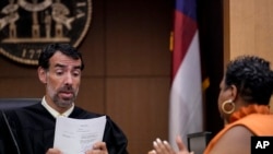 County Clerk Che Alexander, right, speaks with Fulton County Superior Court Judge Robert McBurney in Atlanta, Aug. 14, 2023.