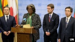 유엔 안보리가 북한인권 비공식 회의를 개최한 17일 미국과 한국, 일본, 알바니아 대사가 별도의 공동기자회견을 했다. 왼쪽부터 황준국 한국 대사, 린다 토머스-그린필드 미국 대사, 페리트 호자 알바니아 대사, 이시카네 기미히로 일본 대사.