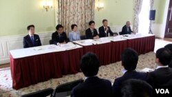 ‘북한에 의한 일본인 납치 피해자 가족회’와 ‘북한 납치 일본인 조기 구출을 위한 행동하는 의원연맹’ 소속 의원들이 지난 6월 주미 일본 대사관에서 기자회견을 열었다.