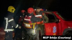 Evakuacija ugroženih iz poplavljenih područja (foto: MUP Srbije)