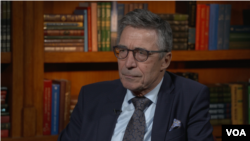 前北约秘书长安诺斯·福格·拉斯穆森2024年1月接受美国之音的采访。