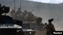 Kendaraan lapis baja bergerak selama latihan militer "Noble Blueprint 2023" di pangkalan militer Novo Selo, Bulgaria, 26 September 2023. Wakil Sekretaris Jenderal NATO dan Perdana Menteri Bulgaria, Jumat (10/11), menghadiri latihan NATO di Bulgaria. (Foto: Ilustrasi/Reuters)