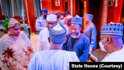 Shugaba Muhammadu Buhari ya gana da dangin fasinhohin jirgin kasa 'yan ta'adda su ka yi garkuwa da su