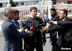 미하일로 포돌랴크 우크라이나 대통령실 고문이 29일 터키 이스탄불에서 러시아와의 정전협상 5차 회담에 참가한 뒤 브리핑하고 있다.