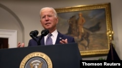 조 바이든 미국 대통령이 24일 백악관에서 아프가니스탄 상황에 관해 연설하고 있다.