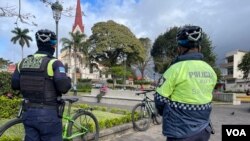Después de unas protestas xenofóbicas en el parque La Merced, la policía costarricense hace constantes recorridos por el área. Foto VOA.