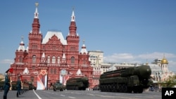 俄羅斯洲際彈道導彈發射架出現在莫斯科紅場閱兵儀式上。 （資料照2016年5月9日）