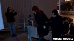 Policija privodi Anđelu Đikanović (rtcg.me)