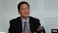 រូបឯកសារ៖ លោក​ ថាច់​ សេដ្ឋា​ ប្រធាន​សហគមន៍​ខ្មែរ​កម្ពុជា​ក្រោម​ ផ្តល់បទសម្ភាសន៍នៅក្នុង​កម្មវិធី​ផ្សាយ​ផ្ទាល់​របស់ ​VOA អំពី​ប្រវត្តិ​នៃ​ការ​បាត់បង់​ទឹកដី​កម្ពុជា​ក្រោម​ និង​ការ​ព្យាយាម​របស់​ពលរដ្ឋ​ខ្មែរ​ក្នុង​ការ​ទាមទារ​ទឹកដី​កម្ពុជា​ក្រោម​ដែល​កំពុង​ស្ថិត​នៅ​ក្រោម។