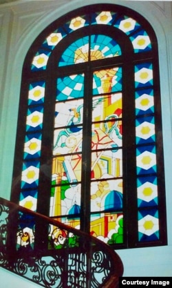 "Buyuk Ipak yo'li" vitraj asari. O'zbekistonning AQShdagi elchixonasi, 1999-yil.