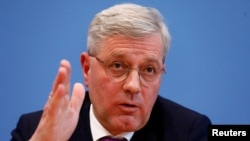 نوربرت روتگن. آرشیو