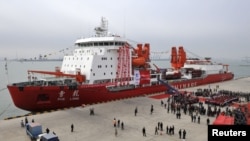 កប៉ាល់​​បំបែក​ទឹកកក​ឈ្មោះ​ស្នូ​ដ្រាហ្គិន (Snow Dragon)