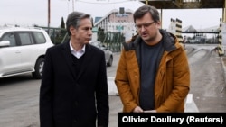 Entoni Blinken i Dmitro Kuleba nakon razgovora na ukrajinsko-poljskoj granici (Foto: Rojters/Olivier Douliery)