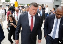 Attorney Kevin Downing, with the defense team for Paul Manafort, is seen leaving federal court in Washington, Friday, Sept. 14, 2018. Former Trump campaign chairman Paul Manafort has pleaded guilty to two federal charges as part of a cooperation deal with