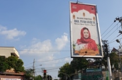 Baliho bergambar ketua DPP PDIP sekaligus ketua DPR RI Puan Maharani terpasang di berbagai sudut kota Solo, Rabu (26/5). (Foto: VOA/ Yudha Satriawan)
