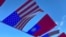 美国星条旗与台湾青天白日满地红旗帜在空中飘扬(美国之音锺辰芳拍摄)