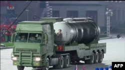 북한이 지난 10일 평양 김일성광장에서 열린 노동당 창건 75주년 열병식에서 '북극성-4ㅅ(시옷)' 잠수함발사탄도미사일(SLBM)을 공개했다.