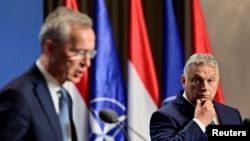 Generalni sekretar NATO-a Jens Stoltenberg i mađarski premijer Viktor Orban (REUTERS/Marton Monus)