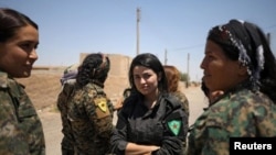 Un groupe de femmes à Raqa, en Syrie, le 8 juin 2017.