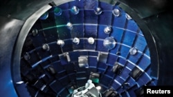 位於美國加利福尼亞州利弗莫爾的勞倫斯·利弗莫爾國家實驗室的國家點火設施的目標灣。 （路透社照片）