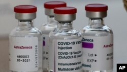វ៉ាក់សាំង​ប​ង្ការ​ជំងឺ​កូវីដ១៩​ របស់​ក្រុមហ៊ុន AstraZeneca សម្រាប់​ចាក់​ជូន​ពលរដ្ឋ​អង់គ្លេស​នៅ​មជ្ឈមណ្ឌល​ Wellcome ក្រុង Ilford ប្រទេស​អង់គ្លេស ថ្ងៃទី៥ ខែកុម្ភៈ ឆ្នាំ២០២១។ (AP Photo/Frank Augstein)