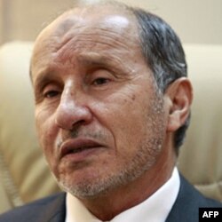 Muxolifat yetakchisi Mustafo Abdul Jalil "Qaddafiy baribir ketadi" deydi