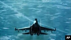 Зображення з відео ВПС США, що зафіксувало російський винищувач близько до американського безпілотника над Сирією, 23 липня 2023 р. U.S. Air Force via AP
