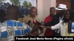 José Maria Neves fala com jornalistas em Luanda