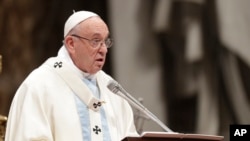 Le pape célèbre la messe de la nouvelle année, au Vatican, le 1er janvier 2018.