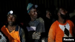 Para penambang emas di Afrika Selatan (foto: dok). 