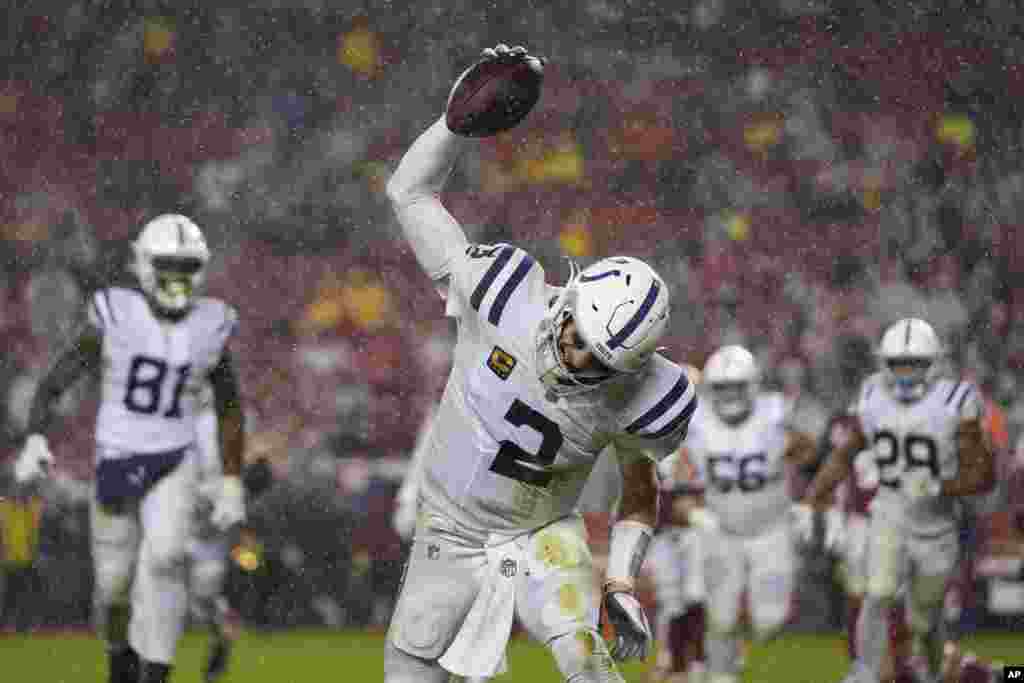 Indianapolis Colts quarterback Carson Wentz (2) celebrates after scoring against the San Francisco 49ers during the first half of an NFL football game in Santa Clara, Calif., Oct. 24, 2021.