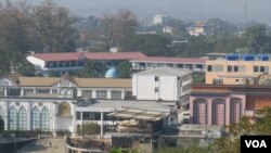 ထိုင်း-မြန်မာနယ်စပ် မြဝတီမြို့ရှိ အွန်လိုင်း ငွေလိမ်ဂိုဏ်းနေရာ (ဓါတ်ပုံ -- Thein Htike Oo, VOA Burmese)