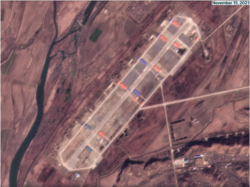 소독 시설이 들어선 의주 비행장의 15일자 위성사진. 운영 조짐은 보이지 않고 있다. 자료=Planet Labs.