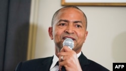Moise Katumbi na bokutani na bapanzi sango na Paris, le 16 juin 2017.