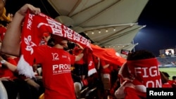 香港球迷在一场和巴林的足球友谊赛上对中国国歌发出嘘声（2017年11月9日）