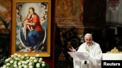 教宗方濟各5月16日在羅馬為居住在那裡的虔誠的緬甸族信徒舉行了一場彌撒。 （路透社照片）