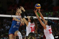 Stefana Veljković smečuje u finalu Evropskog prvenstva u Turskoj