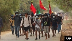 បាតុករ​មីយ៉ាន់ម៉ានាំ​គ្នា​តវ៉ា​ប្រឆាំង​នឹង​រដ្ឋប្រហារ​យោធា​ក្នុ​ងក្រុង Monywa តំបន់ Sagaing ថ្ងៃទី២៩ ខែមីនា ឆ្នាំ២០២១។ 