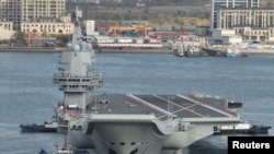 중국이 자체 건조한 항공모함인 '산둥함'.