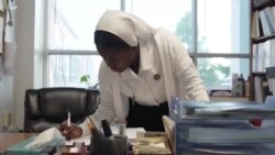 Une jeune religieuse et infirmière mélange carrière et foi dans un couvent de la Nouvelle-Orléans