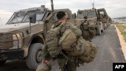 Izraelska vojska i vojna vozila spremaju se da uđu u Dženin, naselje na okupiranoj Zapadnoj obali, 22. januar 2025. (GIL COHEN-MAGEN / AFP)