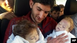 عبدالحمید الیوسف ۲۹ ساله دوقلوهایش، همسرش، دو برادر، برادرزاده ها و دیگرانی از فامیل را در حمله شیمیایی خان شیخون از دست داد