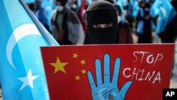 Xitoy zulmiga qarshi namoyishga chiqqan uyg'ur. Turkiya, 25-mart, 2021. 