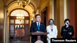 조 바이든 미국 대통령과의 회담을 위해 워싱턴을 방문한 문재인 한국 대통령이 20일 연방의사당을 찾았다.