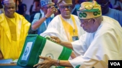 Shugaban Najeriya Bola Ahmed Tinubu yayin da ya ke gabatar da kasafin kudin shekarar 2025.